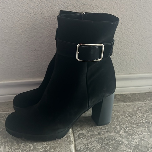 La Canadienne Buckle Accent Milo Block Heel Suede Boots, Size 11 New in Box $565 - Picture 4 of 14